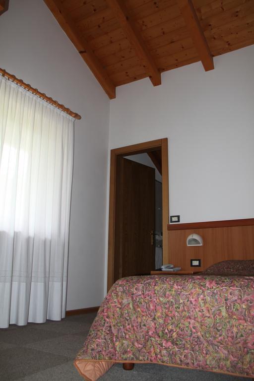 Garni Goccia D'Oro Hotel Cavalese Szoba fotó