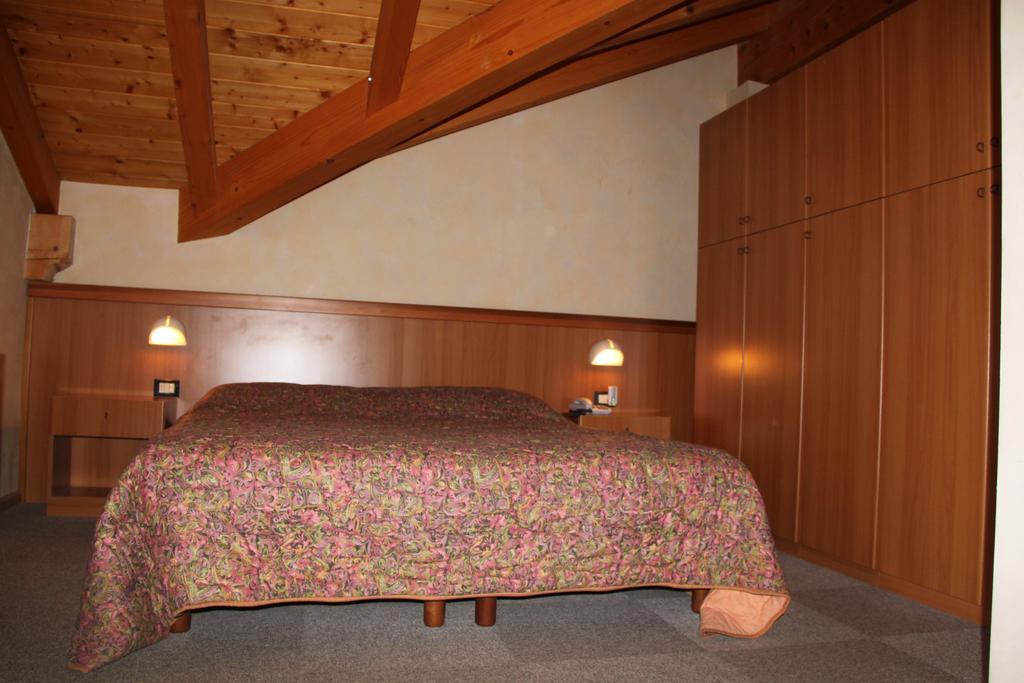 Garni Goccia D'Oro Hotel Cavalese Szoba fotó